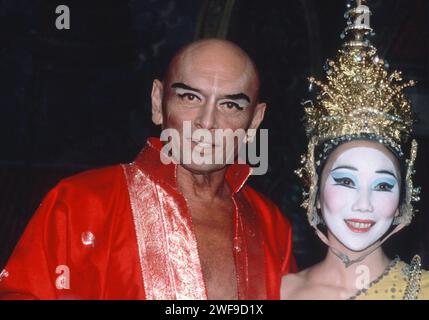 Yul Brynner, Kathy Lee, 1985. ph: John Barrett/PHOTOlink/Courtesy Everett Collection (Yul Brynner Kathy Lee wife6470) Stockfoto