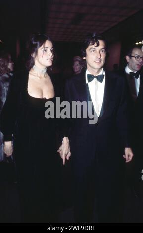 Ali MacGraw und Robert Evans, 1980er Jahre Foto: Oscar Abolafia/Everett Collection (alimacgraw001) Stockfoto