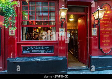 Außenansicht der Nell Gwynne Tavern, Bull Inn Court, Covent Garden, London, England Stockfoto