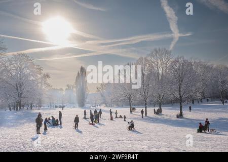 Winterlandschaft im Nippeser Taelchen im Nippeser Stadtteil Köln Stockfoto