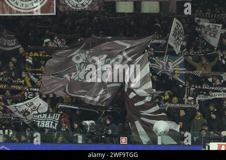 Salerno, Italien. Januar 2024. Die Salerno-Fans während der Serie A zwischen den USA Salernitana 1919 gegen AS Roma im Arechi Stadium Credit: Independent Photo Agency/Alamy Live News Stockfoto