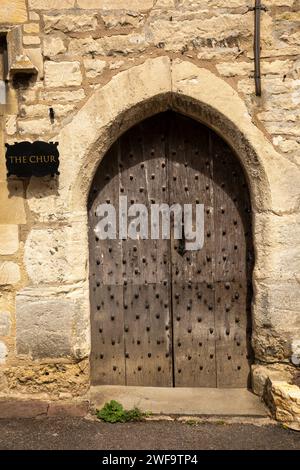 Großbritannien, England, Gloucestershire, Painswick, Bisley Street, älteste Straße, 1300 Uhr Chur-Haus mit alter Eseltür Stockfoto