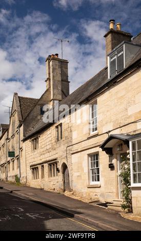 Großbritannien, England, Gloucestershire, Painswick, Bisley Street, älteste Straße (um 14.) Häuser mit Burgage Plots dahinter Stockfoto