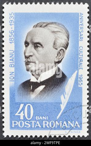 Von Rumänien gedruckte gestempelte Briefmarke, die Porträt des Philologen Ion Bianu, 30. Todestag von Ion Bianu (1856-1935), um 1965 zeigt. Stockfoto