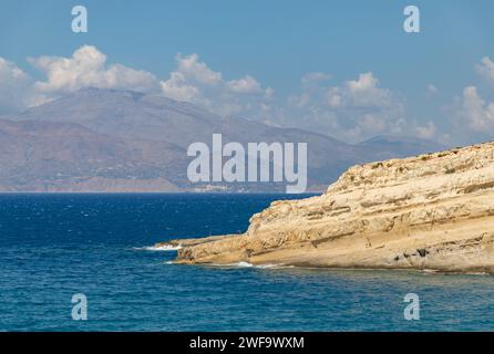 Ein Bild der Küste am Matala Beach. Stockfoto