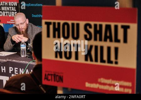 Atmore, Alabama, USA. Januar 2024. Während einer Pressekonferenz beschreibt Pfarrer Dr. Jeff Hood, der spirituelle Berater des hingerichteten Gefangenen Kenneth Eugene Smith, SmithÃs den Tod des Staates Alabama am 25. Januar 2024 in Atmore, Alabama, USA. Trotz Protest und Berufung vor dem Obersten Gerichtshof der USA setzte der Staat die Hinrichtung mit Stickstoffgas-Hypoxie erfolgreich fort. (Kreditbild: © Dan Anderson/ZUMA Press Wire) NUR REDAKTIONELLE VERWENDUNG! Nicht für kommerzielle ZWECKE! Stockfoto