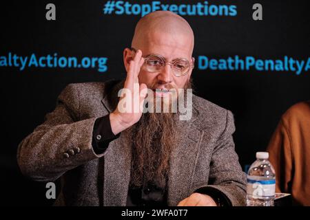 Atmore, Alabama, USA. Januar 2024. Während einer Pressekonferenz beschreibt Pfarrer Dr. Jeff Hood, der spirituelle Berater des hingerichteten Gefangenen Kenneth Eugene Smith, SmithÃs den Tod des Staates Alabama am 25. Januar 2024 in Atmore, Alabama, USA. Trotz Protest und Berufung vor dem Obersten Gerichtshof der USA setzte der Staat die Hinrichtung mit Stickstoffgas-Hypoxie erfolgreich fort. (Kreditbild: © Dan Anderson/ZUMA Press Wire) NUR REDAKTIONELLE VERWENDUNG! Nicht für kommerzielle ZWECKE! Stockfoto