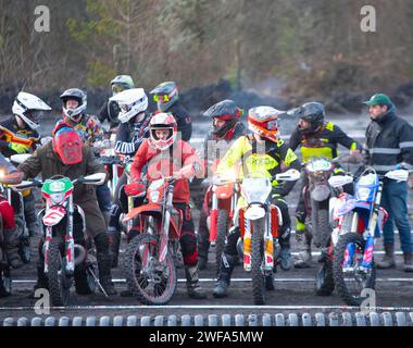 Die Valleys Xtreme Enduro in der Walters Arena in Neath, Südwales, ist auch Runde 2 der ACU British Extreme Enduro Championship 2024 Foto von Aled Hopkins Stockfoto