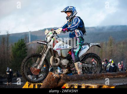 Die Valleys Xtreme Enduro in der Walters Arena in Neath, Südwales, ist auch Runde 2 der ACU British Extreme Enduro Championship 2024 Foto von Aled Hopkins Stockfoto