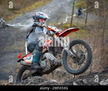 Die Valleys Xtreme Enduro in der Walters Arena in Neath, Südwales, ist auch Runde 2 der ACU British Extreme Enduro Championship 2024 Foto von Aled Hopkins Stockfoto