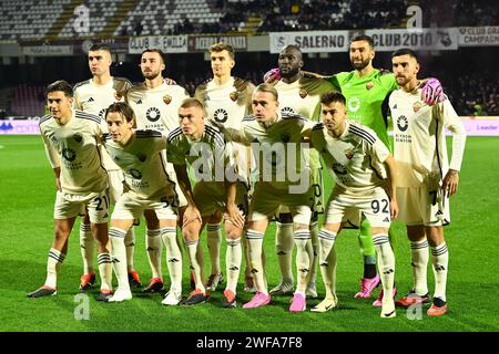 Salerno, Italien. Januar 2024. Das AS Roma-Team posiert für das Spiel der Serie A TIM zwischen US Salernitana und Juventus FC im Stadio Arechi, Salerno, Italien am 07. Januar 2024. Quelle: Nicola Ianuale/Alamy Live News Stockfoto