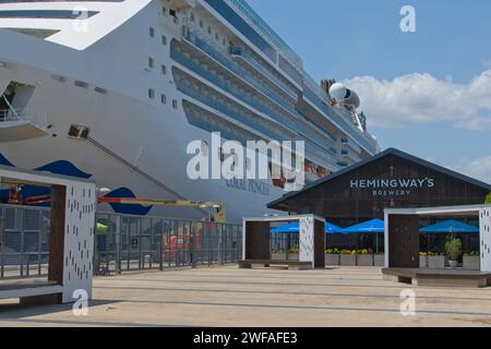 Coral Princess Kreuzfahrtschiff in Cairns Australien Stockfoto