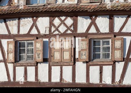 Fenster, altes Fachwerkhaus, Wissembourg, Elsass, Frankreich Stockfoto