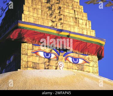 Die große Stupa im tibetischen Viertel im Boddnath oder im Kathandu-Tal, Nepal Bauda in Nahaufnahme Stockfoto