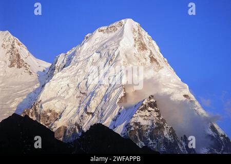 Abendlicht auf Rathong Gipfel in der Kangchenjunga Region Osten Nepals Stockfoto