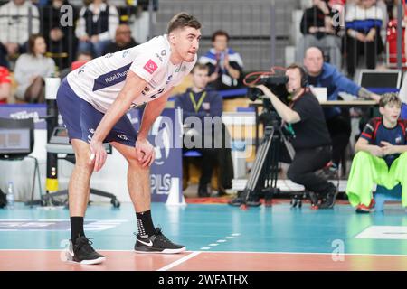 Kezierzyn Kozle, Polen. Januar 2024. Lukasz Kaczmarek von ZAKSA Kedzierzyn-Kozle wurde während des Volleyballspiels PlusLiga 2023/2024 zwischen ZAKSA Kedzierzyn-Kozle und AZS Olsztyn in Hall (ZAKSA Kedzierzyn-Kozle) gesehen. Endpunktzahl; ZAKSA Kedzierzyn-Kozle 3:2 (19:25, 25:20, 27:29, 25:23, 15:13) AZS Olsztyn. Quelle: SOPA Images Limited/Alamy Live News Stockfoto