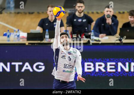 Kezierzyn Kozle, Polen. Januar 2024. Marcin Janusz von ZAKSA Kedzierzyn-Kozle in Aktion während des Volleyballspiels PlusLiga 2023/2024 zwischen ZAKSA Kedzierzyn-Kozle und AZS Olsztyn in Hall (ZAKSA Kedzierzyn-Kozle). Endpunktzahl; ZAKSA Kedzierzyn-Kozle 3:2 (19:25, 25:20, 27:29, 25:23, 15:13) AZS Olsztyn. (Foto: Grzegorz Wajda/SOPA Images/SIPA USA) Credit: SIPA USA/Alamy Live News Stockfoto