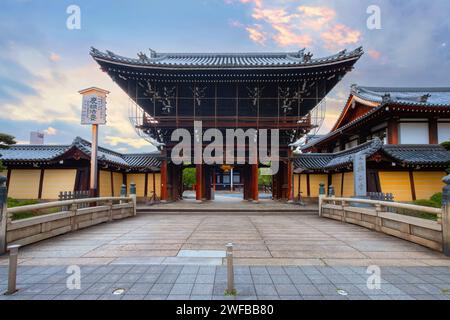Kyoto, Japan - 6. April 2023: Koshoji-Tempel neben dem Nishi-Honganji-Tempel, zwei Tempel sind verwandt und sind beide Tempel der Jodo-Shinshu-Schule Stockfoto