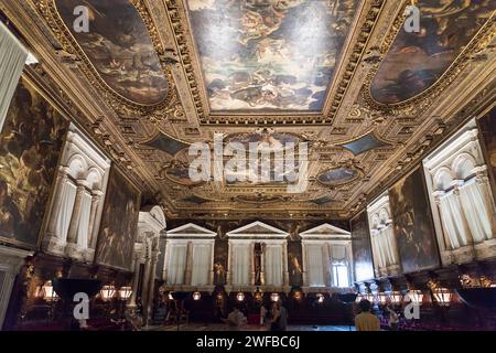 Deckengemälde des Alten Testaments von Tintoretto in La Sala Superiore in der Renaissance Scuola Grande di San Rocco (Großschule San Rocco) in Sa Stockfoto