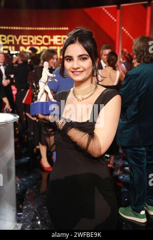 Bayan Layla bei der Verleihung des 45. Bayerische Filmpreise für das Filmjahr 2023 im Münchner Prinzregententheater. München, 19.01.2024 Stockfoto