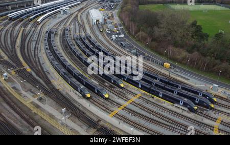 Südöstliche Züge in Anschlussgleisen am Ashford International Station in Kent. Der Zugverkehr auf einigen der meistbefahrenen Pendlerstrecken des Landes wird am Dienstag aufgrund eines weiteren Streiks von Fahrern beeinträchtigt. Bilddatum: Dienstag, 30. Januar 2024. Stockfoto