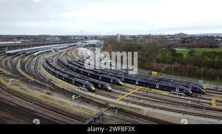 Südöstliche Züge in Anschlussgleisen am Ashford International Station in Kent. Der Zugverkehr auf einigen der meistbefahrenen Pendlerstrecken des Landes wird am Dienstag aufgrund eines weiteren Streiks von Fahrern beeinträchtigt. Bilddatum: Dienstag, 30. Januar 2024. Stockfoto