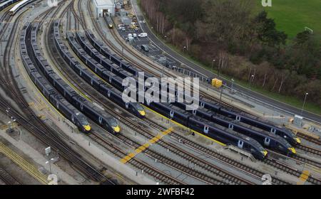 Südöstliche Züge in Anschlussgleisen am Ashford International Station in Kent. Der Zugverkehr auf einigen der meistbefahrenen Pendlerstrecken des Landes wird am Dienstag aufgrund eines weiteren Streiks von Fahrern beeinträchtigt. Bilddatum: Dienstag, 30. Januar 2024. Stockfoto