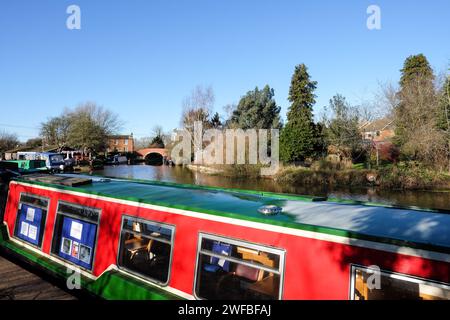 Schmales Boot auf dem Fluss schweben in barrow auf schweben leicestershire Stockfoto