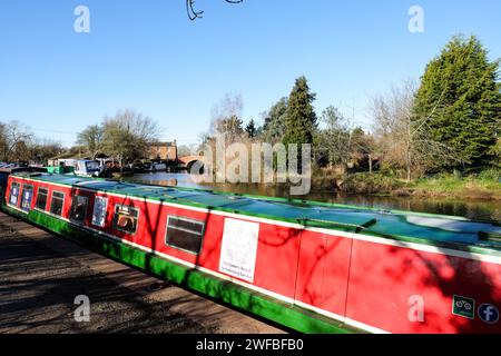 Schmales Boot auf dem Fluss schweben in barrow auf schweben leicestershire Stockfoto