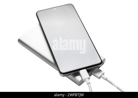 Smartphone-Ladefunktion mit Powerbank auf weißem Hintergrund. Stockfoto