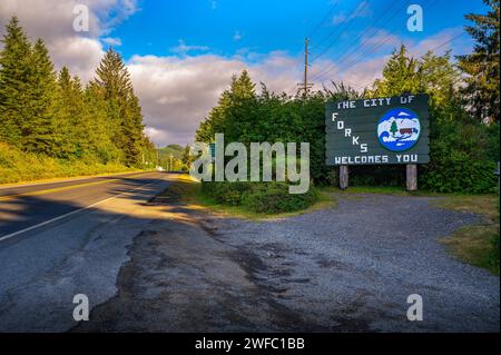 Begrüßungsschild für die City of Forks in Washington, USA Stockfoto