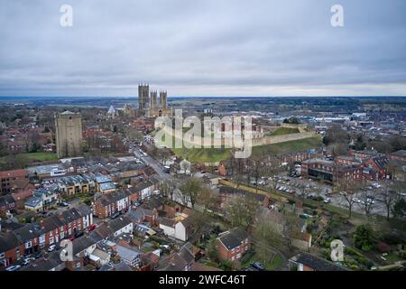 „Uphill“ City of Lincoln mit Lincoln Cathedral, Lincoln Castle und dem Wasserturm Stockfoto