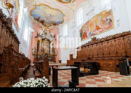 Innenraum des Arlesheimer Doms. Prominentes Werk im Barockstil. Der römisch-katholische Arlesheimer Dom gehört zu den frühbarocken Kirchen der Schweiz Stockfoto