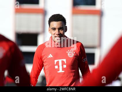 München, Deutschland 30. Januar 2024: Fussball, Herren, Saison 2023/2024, FC Bayern München, Säbener Straße, Trainingsgelände, Training, öffentliches Training Jamal Musiala (FC Bayern München) Kopf, Oberkörper Stockfoto