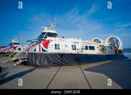 Hovercraft Solent Flyer mit Island Flyer in der Ryde Base auf der Isle of Wight Stockfoto