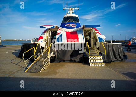 Hovercraft Solent Flyer auf seiner Ryde-Basis auf der Isle of Wight Stockfoto