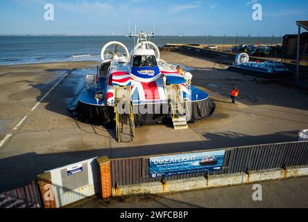 Hovercraft Solent Flyer auf seiner Ryde-Basis auf der Isle of Wight Stockfoto