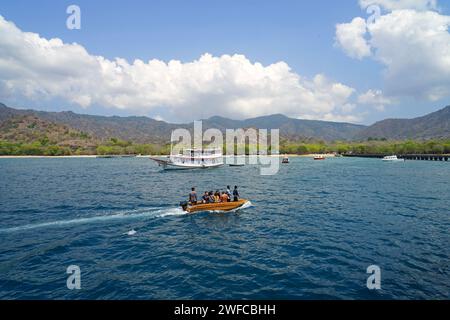 Phinisi-Schiff auf Komodo Island, Flores, Nusa Tenggara Timur, Indonesien Stockfoto