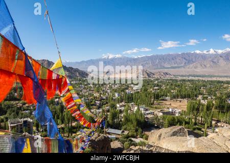 Blick auf die Stok Range, Leh und das Indus Valley, Leh, Ladakh, Indien Stockfoto