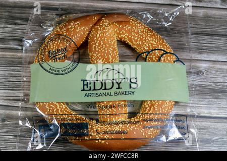 Kairo, Ägypten, 25. Januar 2024: Eddy's handwerkliche Bäckerei Simit, Rosquilla, ein kreisförmiges Brot, das typischerweise mit Sesamsamen verkrustet ist Stockfoto