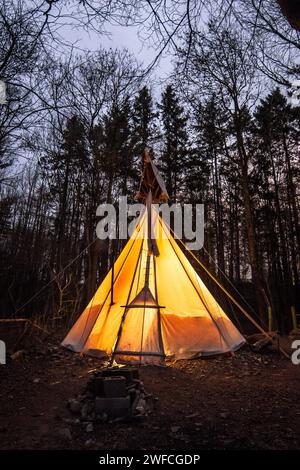 Tipi-Zelt in der Nacht Stockfoto