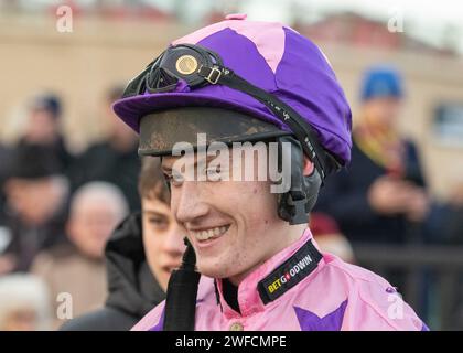 Invictus gewinnt am 27. Januar 2024 für Chris Gordon und Freddie gordon die Great Yorkshire Handicap Chase (Premier Handicap) in Doncaster Stockfoto