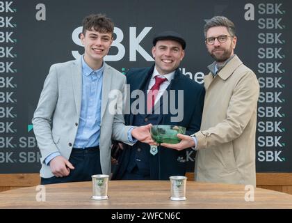 Invictus gewinnt am 27. Januar 2024 für Chris Gordon und Freddie gordon die Great Yorkshire Handicap Chase (Premier Handicap) in Doncaster Stockfoto