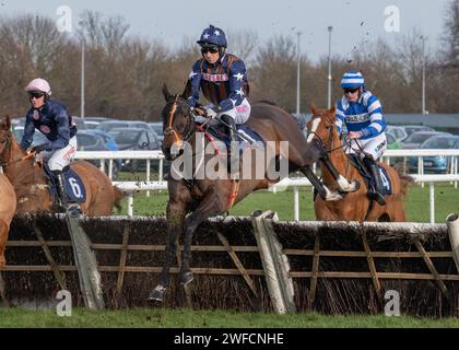 Dysart Enos gewinnt Download der „at the Races“-App für Anfänger auf der Doncaster Racecourse für Fergal O'Brien und Paddy Brennan am Sonntag, den 28. Januar 2024 Stockfoto