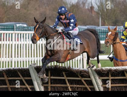 Dysart Enos gewinnt Download der „at the Races“-App für Anfänger auf der Doncaster Racecourse für Fergal O'Brien und Paddy Brennan am Sonntag, den 28. Januar 2024 Stockfoto