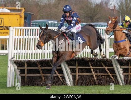 Dysart Enos gewinnt Download der „at the Races“-App für Anfänger auf der Doncaster Racecourse für Fergal O'Brien und Paddy Brennan am Sonntag, den 28. Januar 2024 Stockfoto