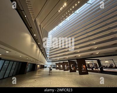 Innenansicht der großen Atrium-Lobby im Hyatt Regency San Francisco, mit architektonischem Design und Beleuchtung, Kalifornien, 17. August 2023. Stockfoto