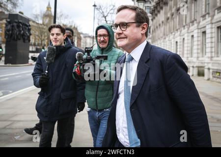 London, Großbritannien. 30. Januar 2024. Tom Tugendhat, MBE, Abgeordneter, Staatsminister (Minister für Sicherheit) im Innenministerium. Die Minister der Regierung der Konservativen Partei des Vereinigten Königreichs nehmen an der wöchentlichen Kabinettssitzung in der Downing Street 10 in Westminster, London, England, Teil. Quelle: Imageplotter/Alamy Live News Stockfoto