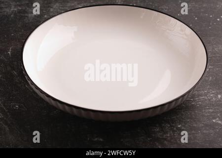 Platte, leer, rund, Keramik, weiß, Geschirr, Essen, Küche, sauber, Objekt, Restaurant, Mahlzeiten, Küchenutensilien, Geschirr, strukturiert, Fotografie, horizontal, bl Stockfoto