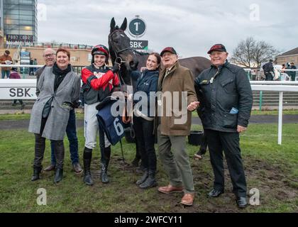 Les's Destiny Star gewinnt Sky Sports Racing HD Virgin 519 Open National Hunt Flat Race in Doncaster am 28. januar für Ben Pauling und Ben Jones. Stockfoto